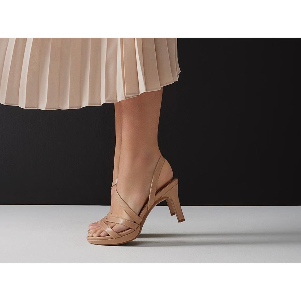 Naturalizer Brenta Strappy Sandal Beige/Creme Brulee Women's size 10